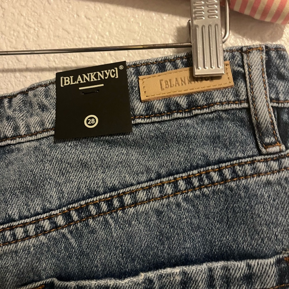 New Blank NYC Medium Wash Jean Shorts Size 28 - Picture 4 of 5